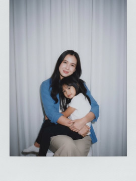 Dea Annisa atau dikenal Dea Imut memakai Nano Banana Gemini AI (Instagram @deaaannisa)
